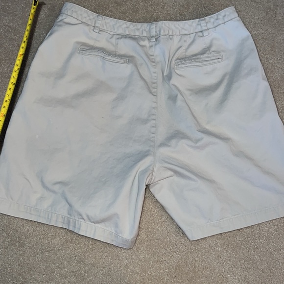 Lands End Ladies Khaki Weekender Shorts - Freshly Laundered- Gently worn Sz 16 - Picture 2 of 13